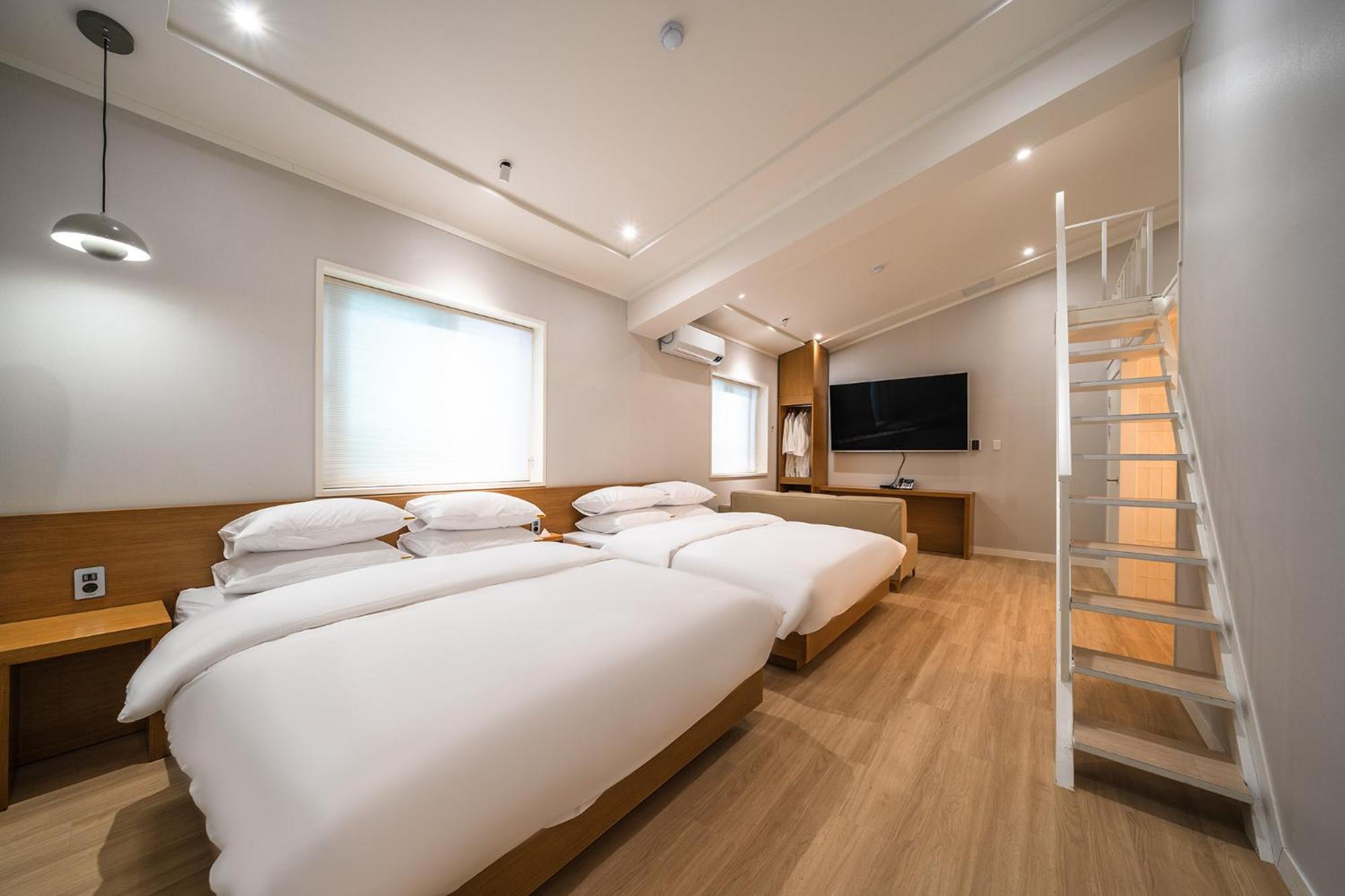 Mono Hotel Suwon Exteriör bild