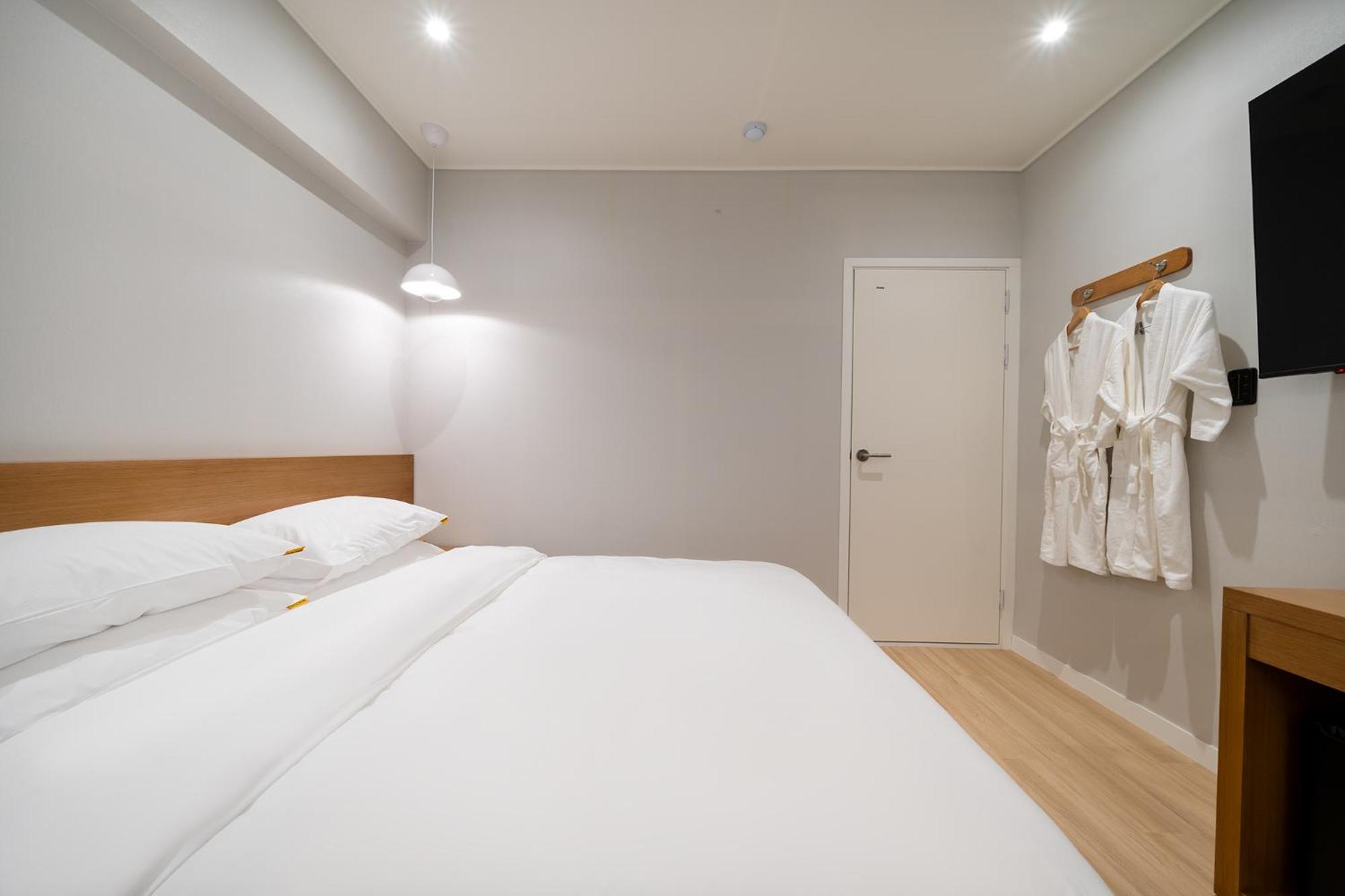 Mono Hotel Suwon Exteriör bild