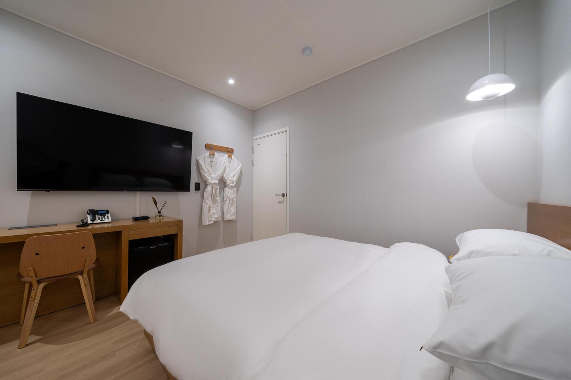 Mono Hotel Suwon Exteriör bild