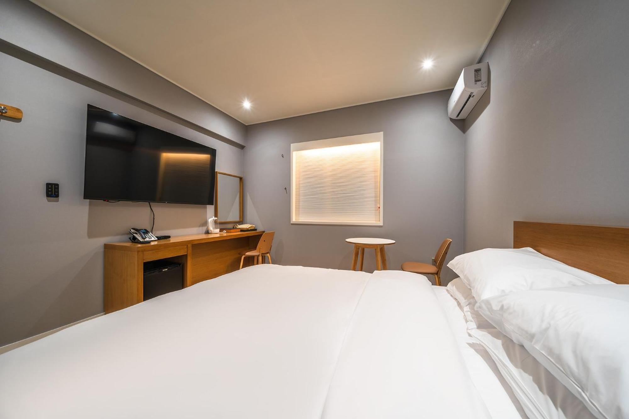 Mono Hotel Suwon Exteriör bild